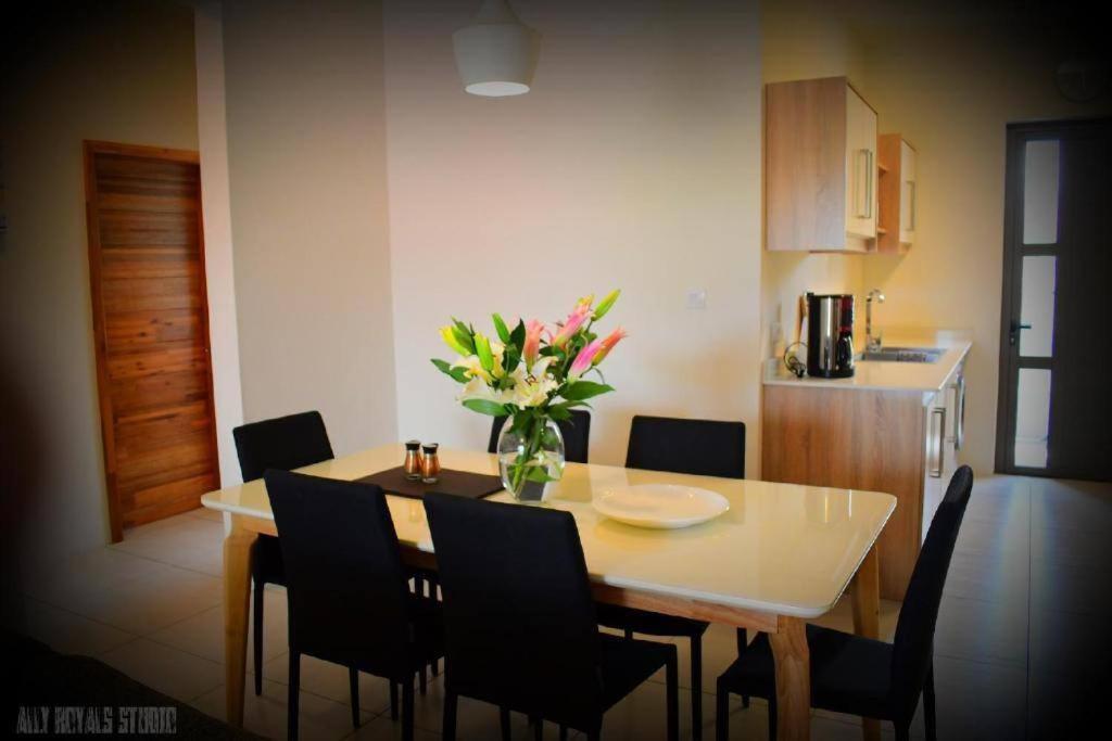 Modern And Cosy Condo: Westwood Apartments Flic-en-Flacq Dış mekan fotoğraf